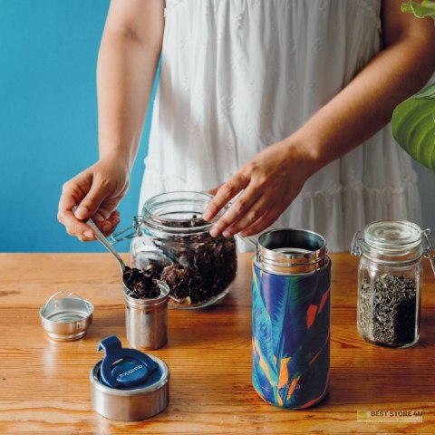 Quokka Boost Coffee Tumbler - Kubek termiczny ze stali nierdzewnej z zaparzaczem 400 ml (Blue Jungle) Quokka Boost Coffee Tumbler - Kubek termiczny ze stali nierdzewnej z zaparzaczem 400 ml (Blue Jungle)