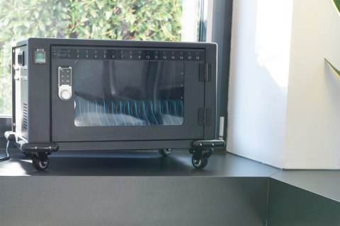 Szafa mobilna DIGITUS na kółkach do ładowania notebooków/tabletów do 14" DIGITUS