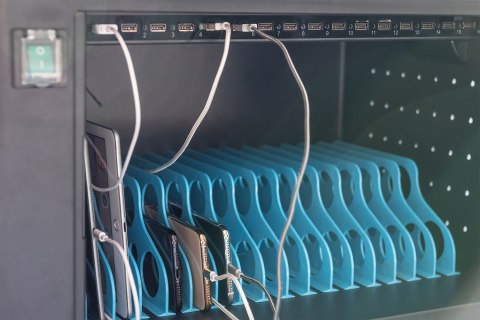 Szafa mobilna DIGITUS na kółkach do ładowania notebooków/tabletów do 14" DIGITUS