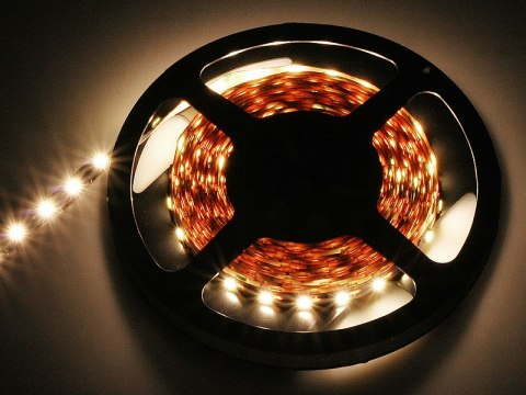 Teplý bílý LED pás 5050 5m/300 Blow