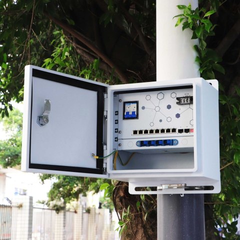 Zewnętrzny switch PoE Extralink Atlas; 8x RJ45 1000Mb/s PoE, 2x SFP, 120W, aktywne chłodzenie Extralink