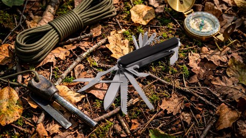 Multitool, urządzenie wielofunkcyjne - scyzoryk Rebel