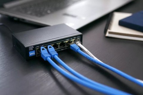 Extralink Switch PoE KRIOS 4x Gigabit PoE/PoE+, 2x RJ45 Uplink Gigabit, 60W Extralink