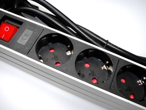 Listwa zasilająca 1U 19" 8 gniazd schuko wyłącznik