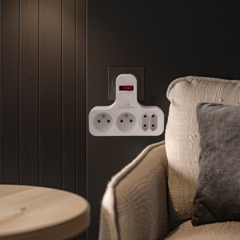 Gniazdko prądowe Maclean, Poczwórne z wyłącznikiem, Nóżką stabilizującą, Typu E, 2x2,5A, 2x16A, MCE224 Maclean