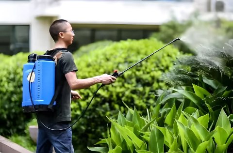 Opryskiwacz ciśnieniowy plecakowy 16L ogrodowy ręczny 2-4 bar długa lanca 4 dysze szelki MultiGarden MultiGarden