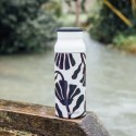 Quokka Echo - Butelka ze stali nierdzewnej 690 ml z silikonowym uchwytem (Abstract Leaves) Quokka