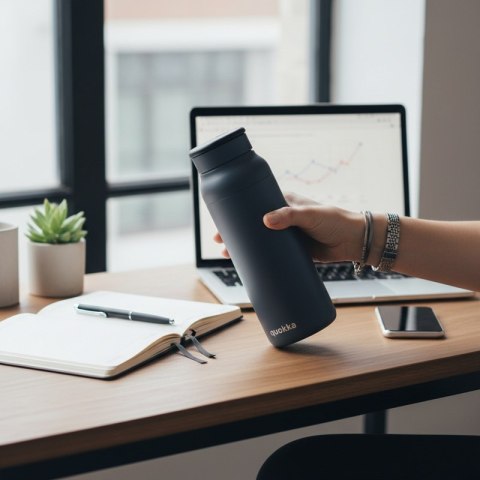 Quokka Echo - Butelka ze stali nierdzewnej 690 ml z silikonowym uchwytem (Black) Quokka