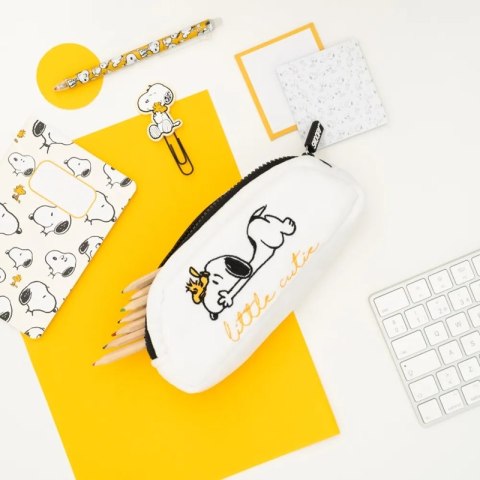 Snoopy - Piórnik pluszowy na przybory z kolekcji Lazy Days Snoopy