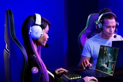 Razer BlackShark V2 Pro Zestaw słuchawkowy Bezprzewodowy Opaska na głowę Gaming Bluetooth Biały RAZER