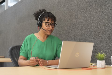Zestaw słuchawkowy POLY Blackwire 8225 Stereo 8X225AA USB-C z certyfikatem Microsoft Teams + przejściówka USB-C/A POLY