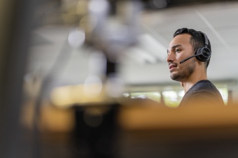 POLY Zestaw słuchawkowy Voyager 4320 z certyfikatem Microsoft Teams USB-C + adapter BT700 POLY