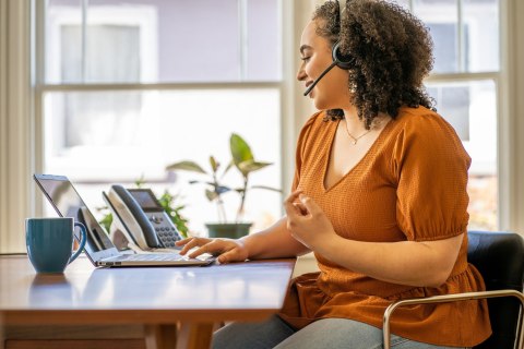 POLY Zestaw słuchawkowy Voyager 4320 z certyfikatem Microsoft Teams USB-C + adapter BT700 POLY