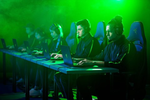 Zestaw słuchawkowy Razer Esports BlackShark V2 Pro Bezprzewodowy mikrofon nauszny Redukcja szumów Bezprzewodowy czarny RAZER