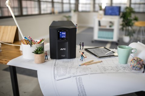APC Smart-UPS C 1000VA LCD 230V with SmartConnect APC