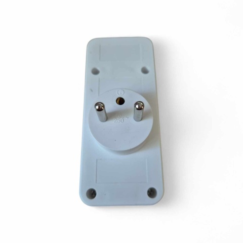 Gniazdo prądowe x3 oraz USB