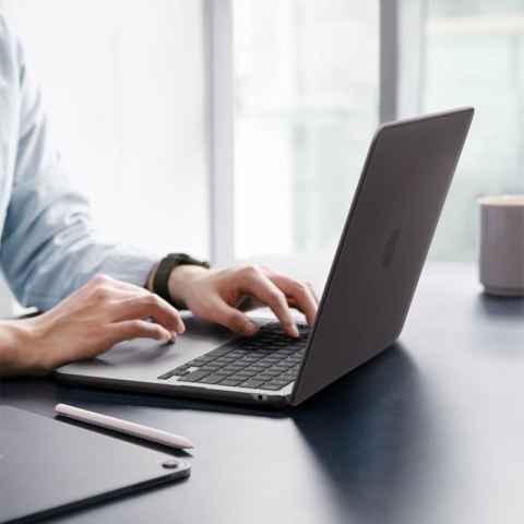 Spigen AirSkin - Obudowa MacBook Air 13,6" (M5/M4/M3/M2/2026-2022) (Frost Black) Spigen