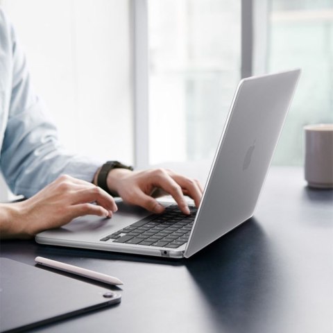 Spigen AirSkin - Obudowa MacBook Air 13,6" (M5/M4/M3/M2/2026-2022) (Frost Clear) Spigen