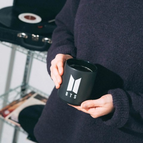 BTS - Kubek ceramiczny w pudełku prezentowym 350 ml (Czarny) Inny