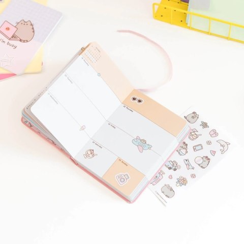 Pusheen - Kalendarz / Planner tygodniowy A6 z kolekcji Tropical Vacation 2026/2027 Pusheen