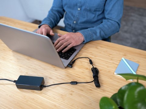 Trust Primo adapter zasilający/ inwentor Wewnętrzna 70 W Czarny Trust